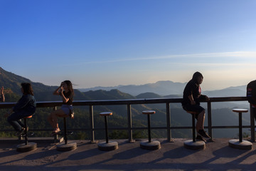 Fototapeta premium Many tourists watch the morning sunrise on the mountain.