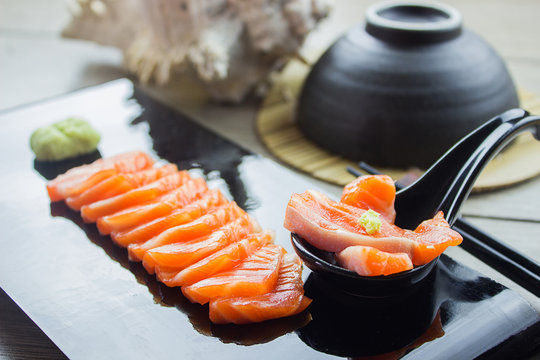 Salmon raw sasimi On a black spoon