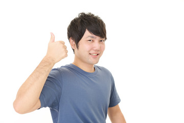 ガッツポーズの男性