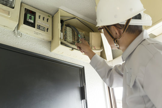 電気　通信端末　配線確認