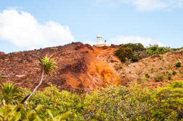 Le phare sur les terres rouges © neneyv