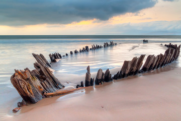 Obraz premium The Sunbeam ship wreck on the Rossbeigh beach, Co. Kerry, Ireland