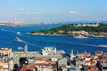 Obraz premium Bosphorus under blue sky and Istanbul cityscape,Turkey