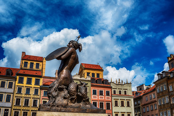The Statue of Mermaid of Warsaw, Polish Syrenka Warzawska, a symbol of Warsaw in the old town of city © krivinis