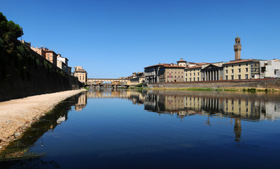 Fototapeta na wymiar Panoramic view of famous Old Bridge (Ponte Vecchio) and Old Palace (on the right) at Florence, Italy.