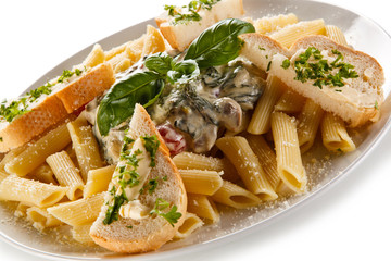 Pasta with mushrooms and spinach