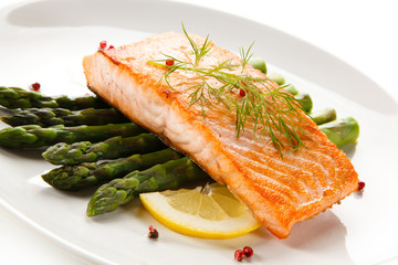 Grilled salmon and asparagus