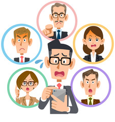ビジネス　スマートフォン　ソーシャルネットワーク　トラブル　困惑　眼鏡
