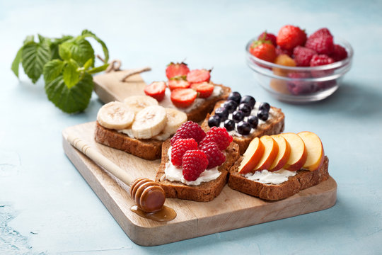 Toasts with cream cheese and fresh berries