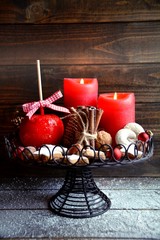 Weihnachten - Adventskerzen mit Weihnachtsgebäck