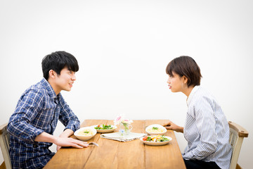 リビング・喧嘩・カップル（夫婦）