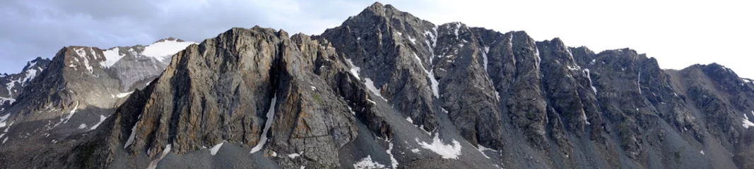 Panorama of mountain peaks © Qzian