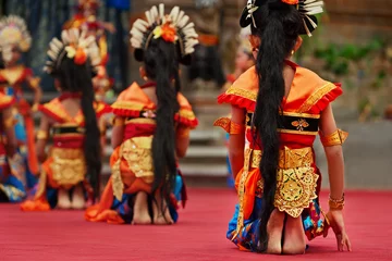 Selbstklebende Fototapeten Asian travel background. Group of beautiful Balinese dancer girls with bare feet in traditional Sarong costume dancing Legong dance. Arts, culture of Indonesian people, Bali island ethnic festivals. © Tropical studio