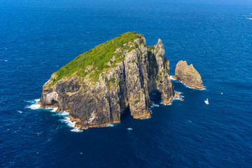 Naklejka premium awesome islands landscape with turquoise sea 