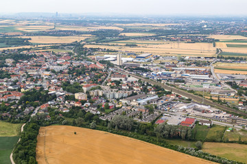 Himberg bei Wien Österreich Landschaft Gemeinde Häuser Gebäude Luftbild