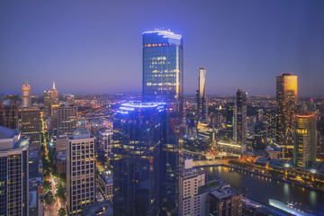 Naklejka premium Aerial view of dramatic sunset at Melbourne city skyline
