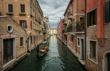 Obraz premium Walking through the canals of Venice.