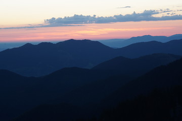 Obraz premium Sonnenaufgang in den Bergen