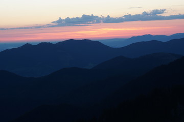 Sonnenaufgang in den Bergen