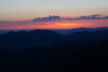 Sonnenaufgang in den Bergen