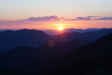 Sonnenaufgang in den Bergen