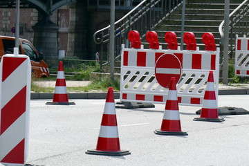 Absperrmaßnahmen auf einer Straße