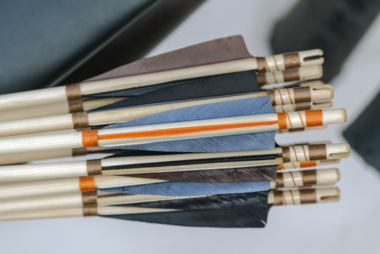 Frecce colorate in legno