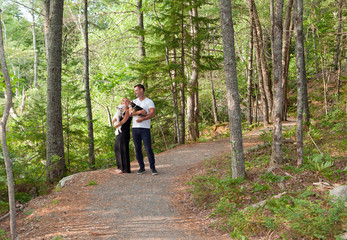 Fototapeta premium couple in the woods on a path