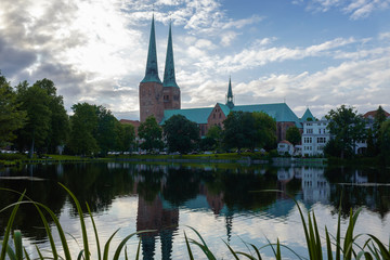 Aufnahme vom Lübecker Dom am Mühlenteich vom Süden