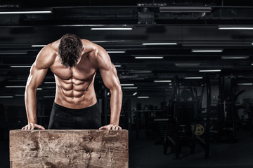 Obraz na płótnie Canvas Handsome muscular man workout at crossfit gym