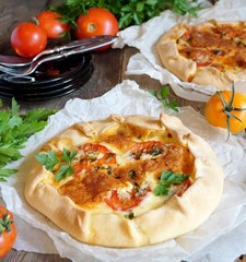 Galette with tomatoes and mozzarella