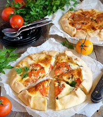 Galette with tomatoes and mozzarella