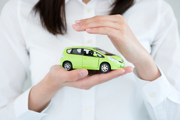 自動車と女性