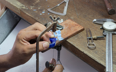 goldsmith use jigsaw cut wax to do ring's wax mold