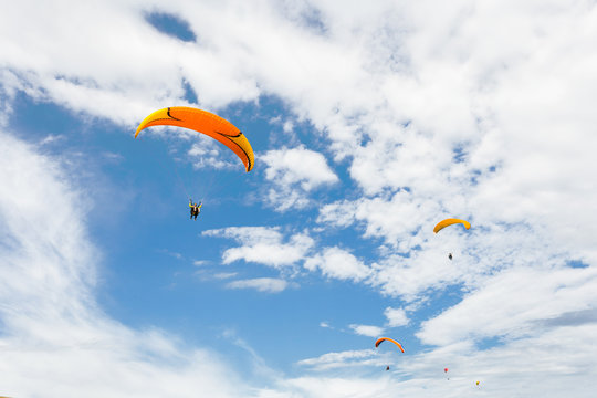 paraplane flying high up