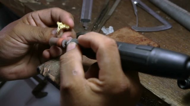goldsmith polishing the ring
