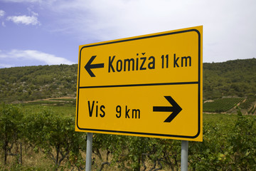 Obraz premium Road sign on Vis island, Croatia