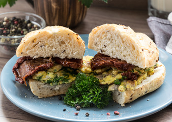 Sandwich with egg and dried tomatoes