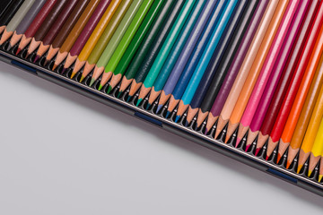 Color pencils in the yin metal box
