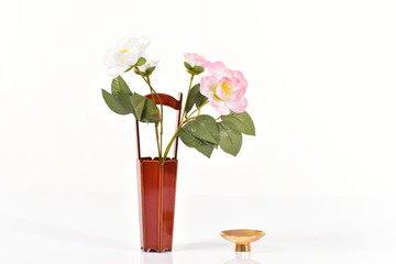 花瓶と杯と造花