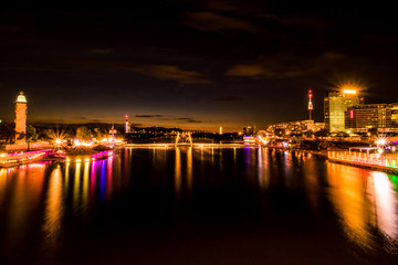 Wiener Skyline und Sommertreiben auf der Donauinsel