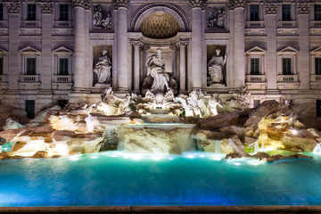 Fototapeta premium Fontanna di Trevi (Fontana di Trevi) w Rzymie. Włochy