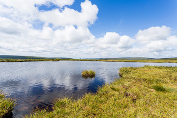 Den svenska fjällen, fjäll sjö med fjäll utsikt