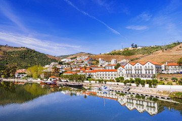 Fototapeta na wymiar Pinhao town with Douro river and vineyards in Douro valley, Portugal