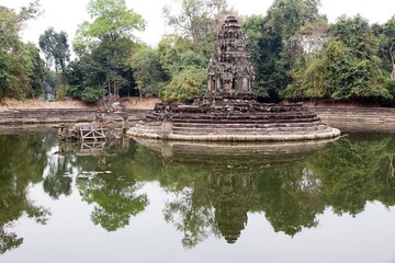Fototapeta na wymiar Neak Pean temple ruins