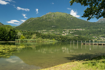 Fototapeta premium Riserva naturale Lago di Piano (Porlezza)