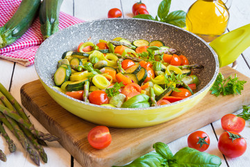 Cooked mixed vegetables on fruing pan