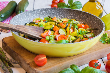Cooked mixed vegetables on fruing pan