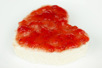 ハート形のパン　ストロベリージャム