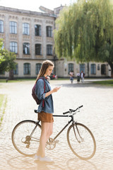 Obraz premium girl using smartphone in park